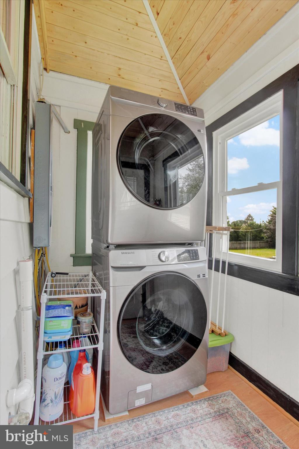 516 North Scott Street York, PA 17404 - Photo 10 of 22 a utility room with dryer and washer