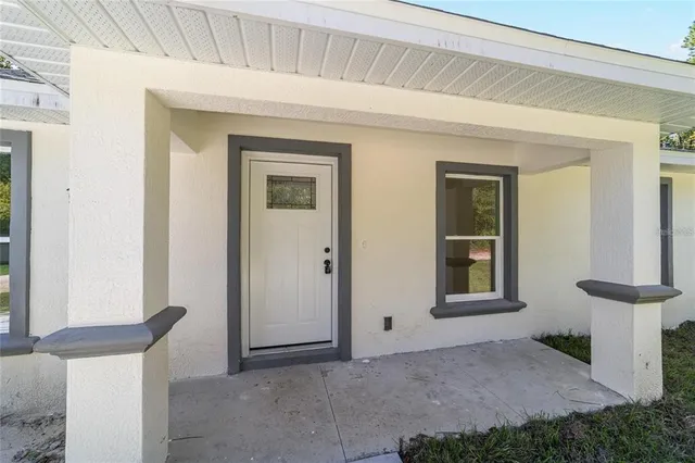 a view of a livingroom with a hardwood floor and a ceiling fan