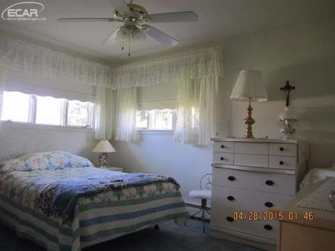 9402 East Richfield Road Davison, MI 48423 - Photo 6 of 17 20436629-5.JPG