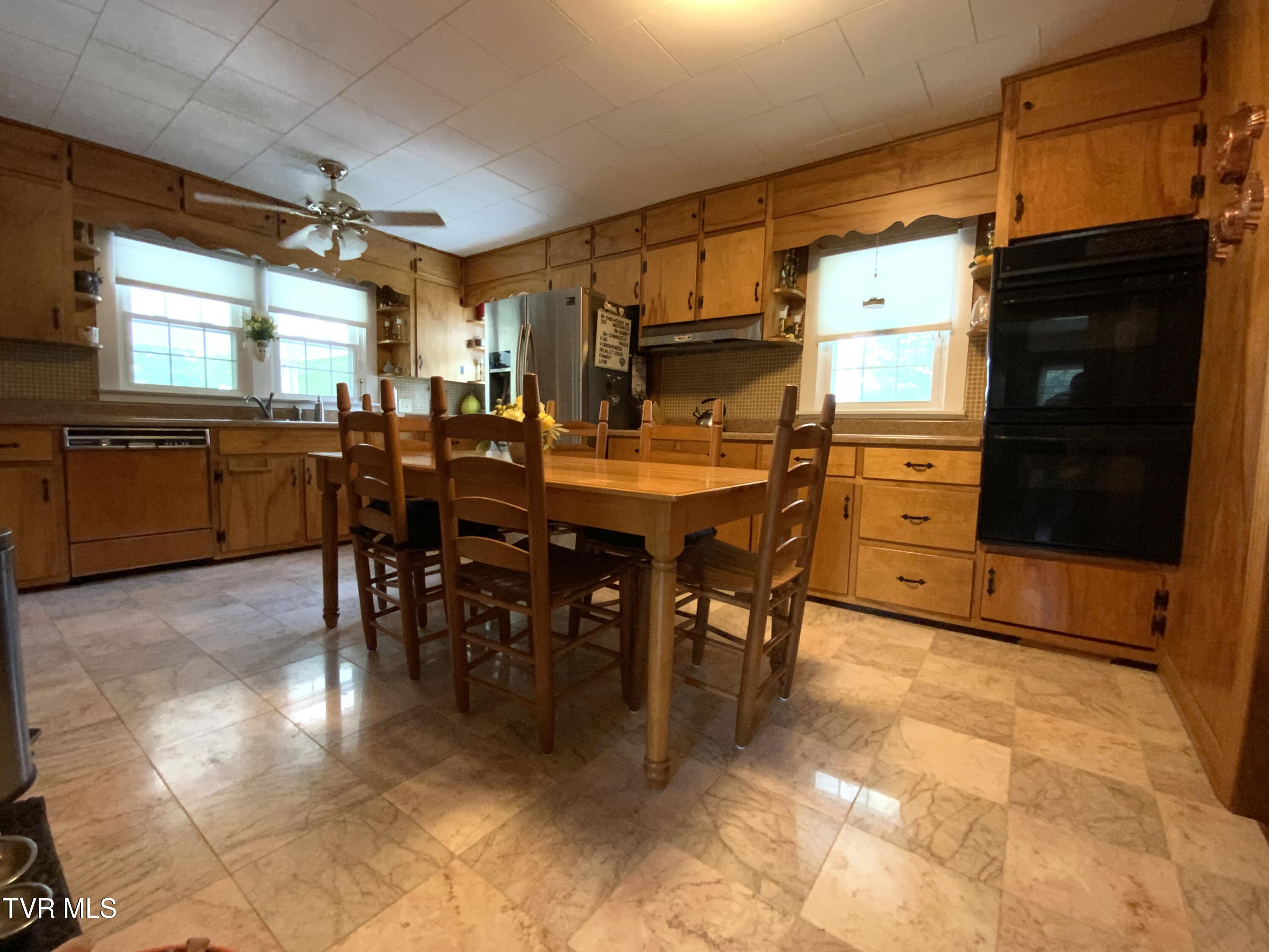 1225 Erwin Highway Greeneville, TN 37745 - Photo 25 of 55 IMG_3707