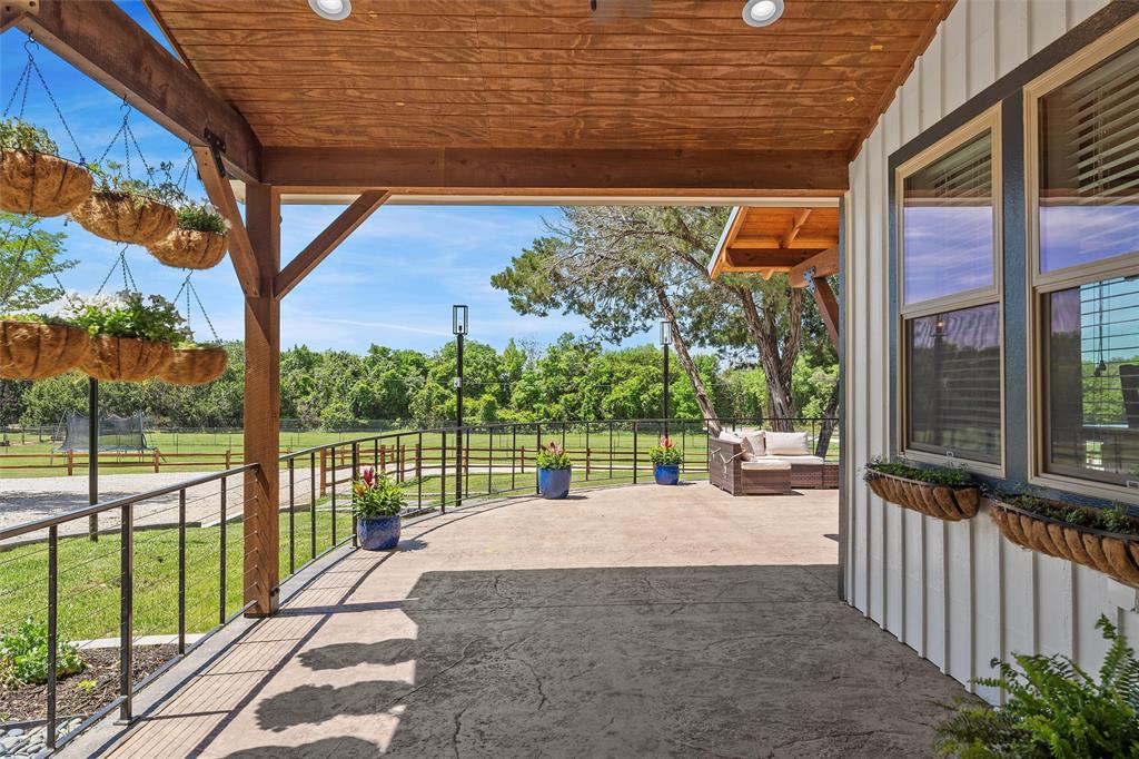 384 Ft Graham Road Waco, TX 76705 - Photo 4 of 29