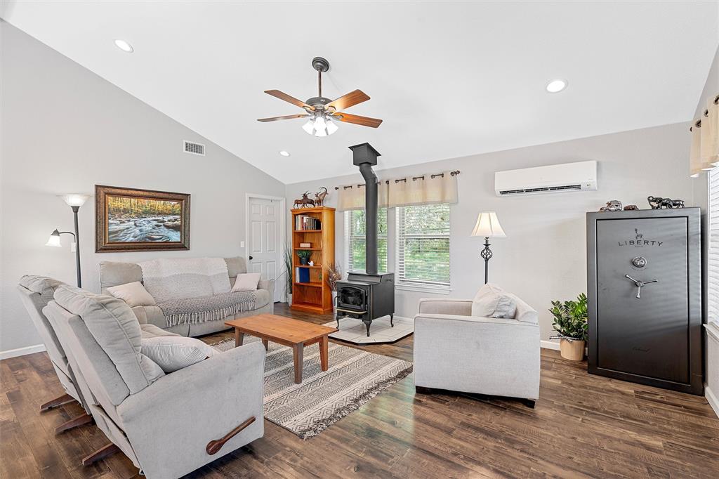 384 Ft Graham Road Waco, TX 76705 - Photo 8 of 29