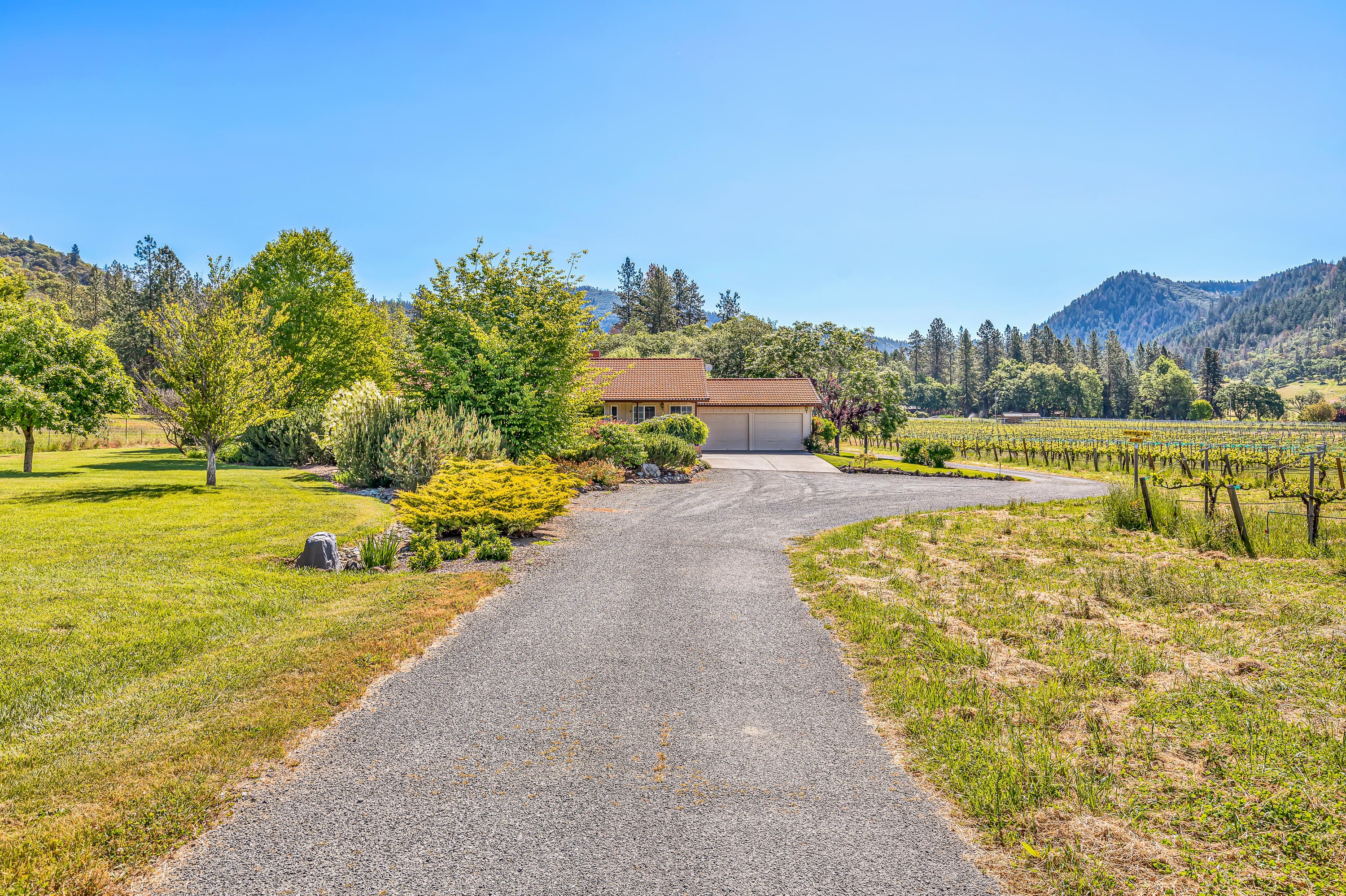1494 Kubli Road Grants Pass, OR 97527 - Photo 31 of 67 9R9A4234
