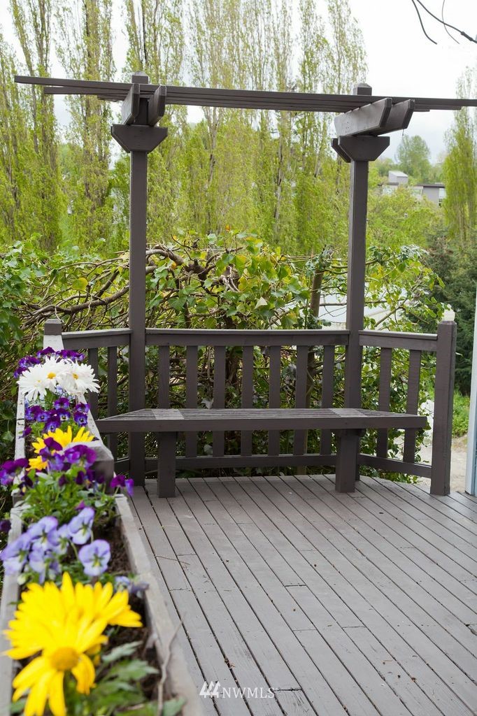 2803 Southwest Yancy Street Seattle, WA 98126 - Photo 2 of 15 Gallery Image 2