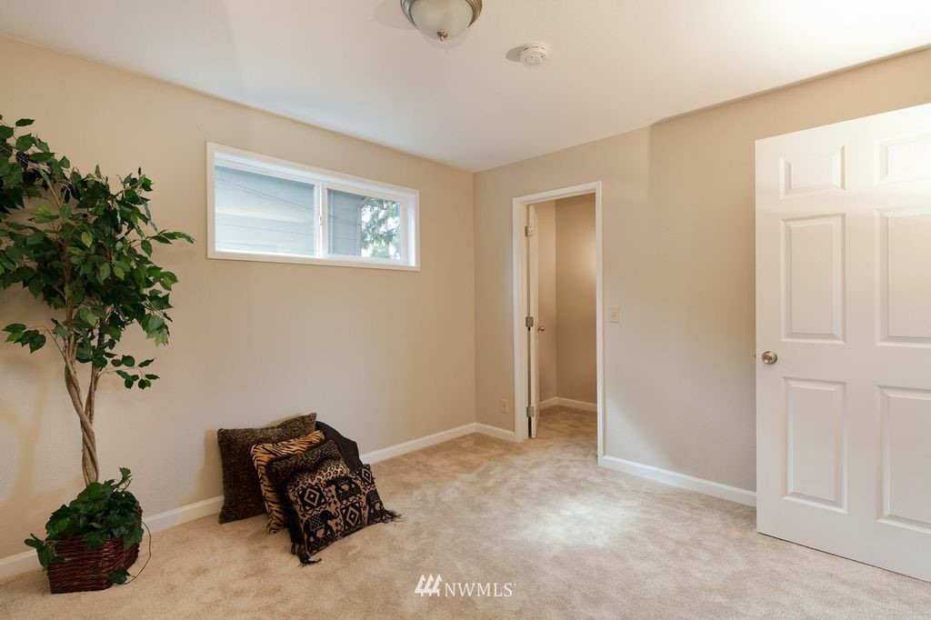 2803 Southwest Yancy Street Seattle, WA 98126 - Photo 13 of 15 Gallery Image 13