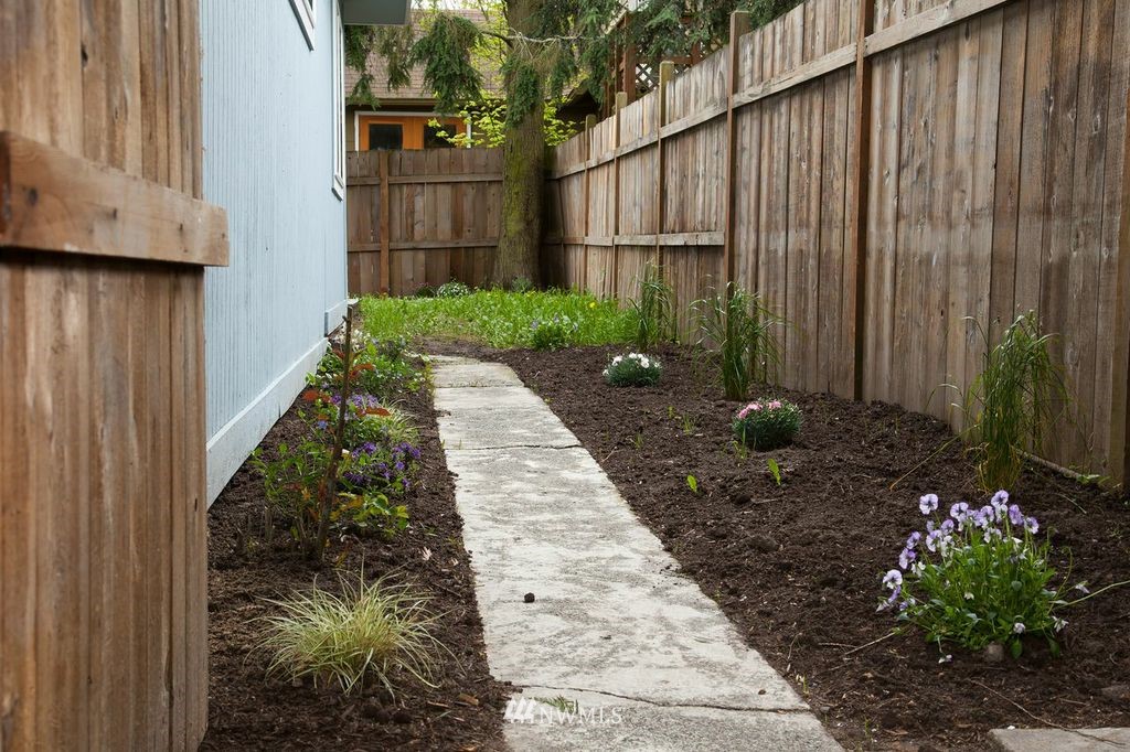 2803 Southwest Yancy Street Seattle, WA 98126 - Photo 14 of 15 Gallery Image 14