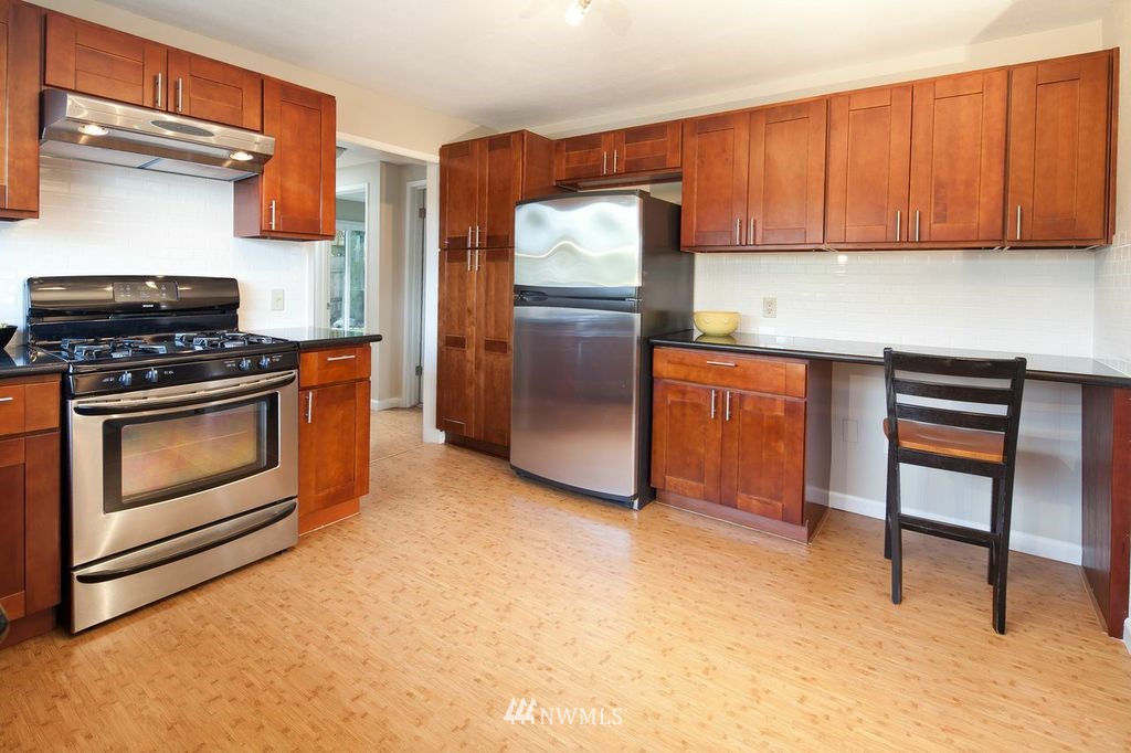 2803 Southwest Yancy Street Seattle, WA 98126 - Photo 5 of 15 Gallery Image 5