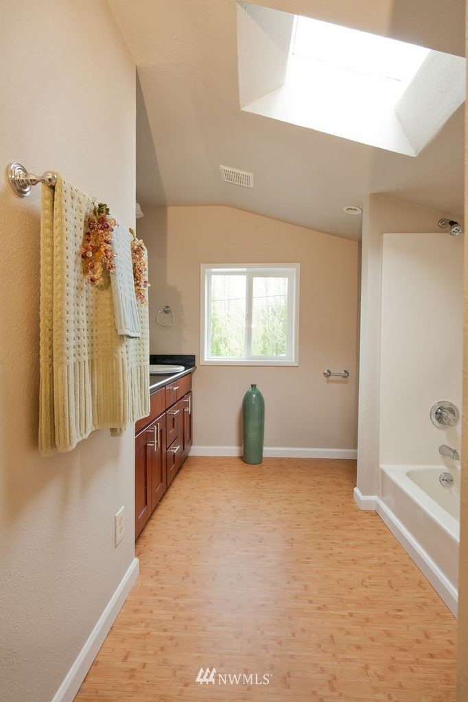 2803 Southwest Yancy Street Seattle, WA 98126 - Photo 10 of 15 Gallery Image 10