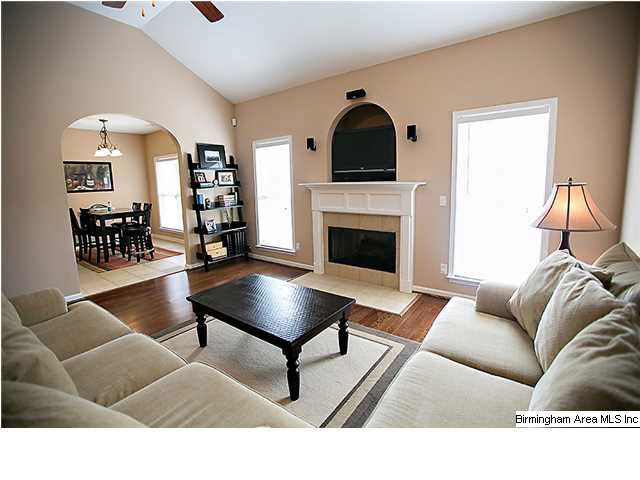 781 Valley Circle Leeds, AL 35094 - Photo 3 of 31