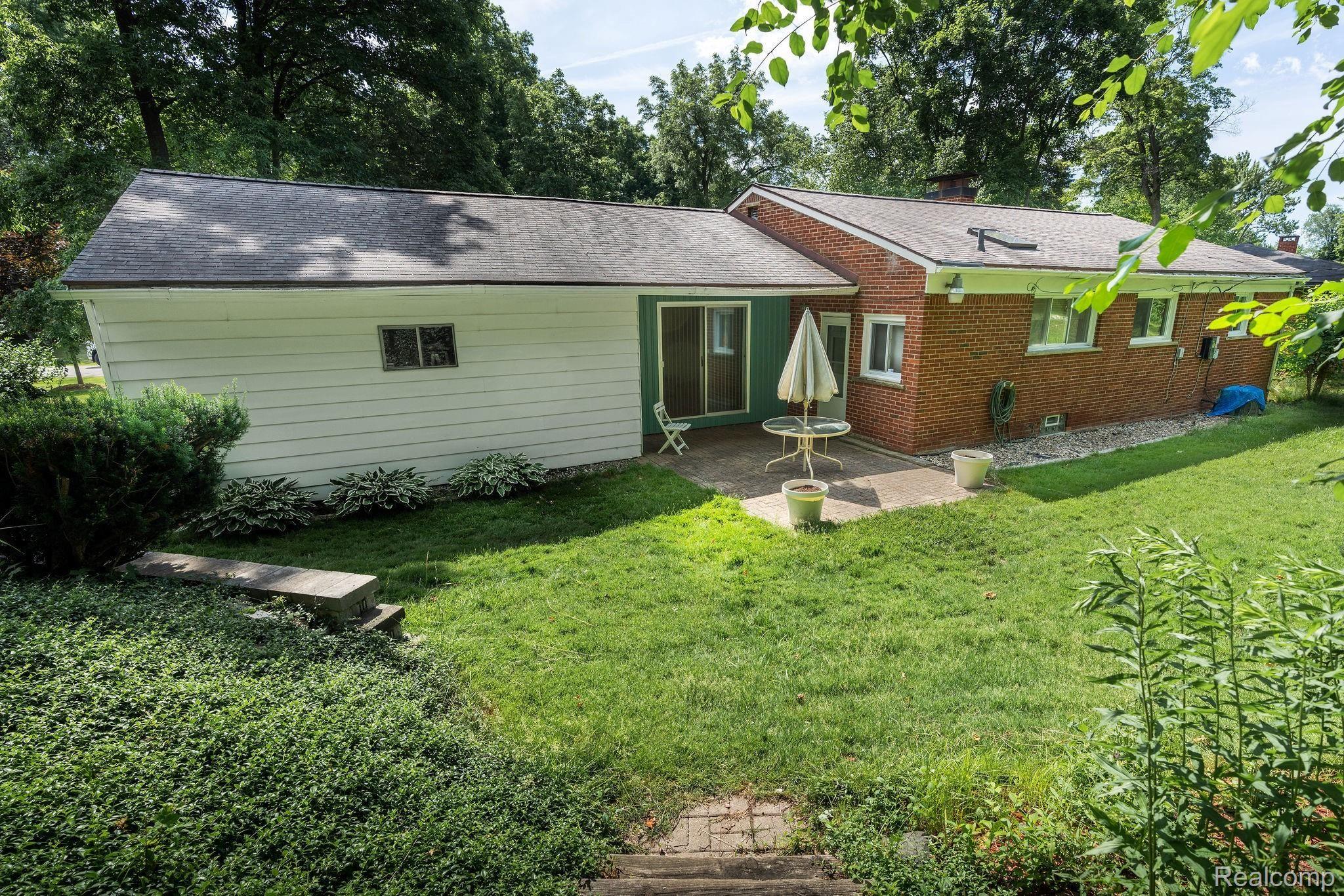 28349 Hawberry Road Farmington, MI 48331 - Photo 25 of 25 SMB07410.jpg