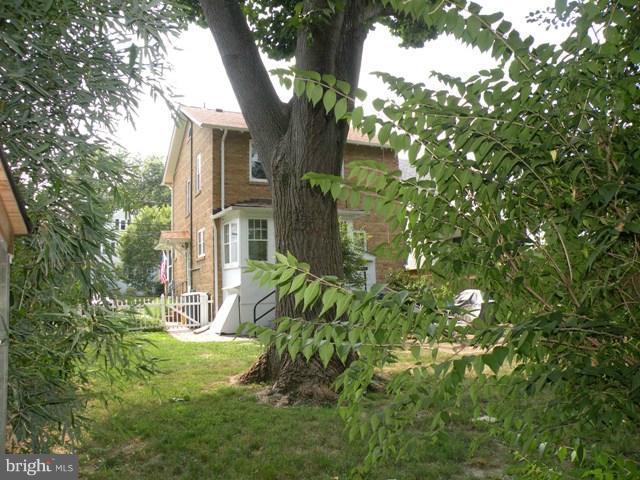 805 Russell Road Alexandria, VA 22301 - Photo 16 of 27 a view of a house with a tree