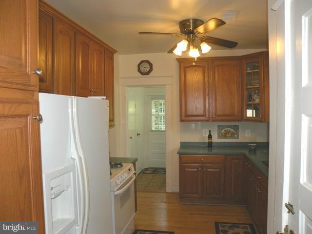 805 Russell Road Alexandria, VA 22301 - Photo 25 of 27 a kitchen with a refrigerator a sink and cabinets