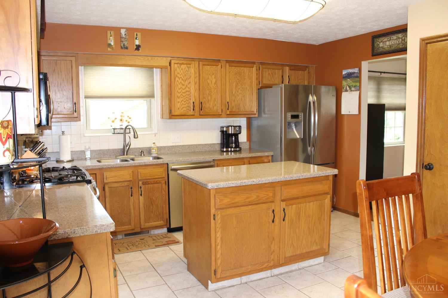 6529 Yankee Road Middletown, OH 45044 - Photo 11 of 56