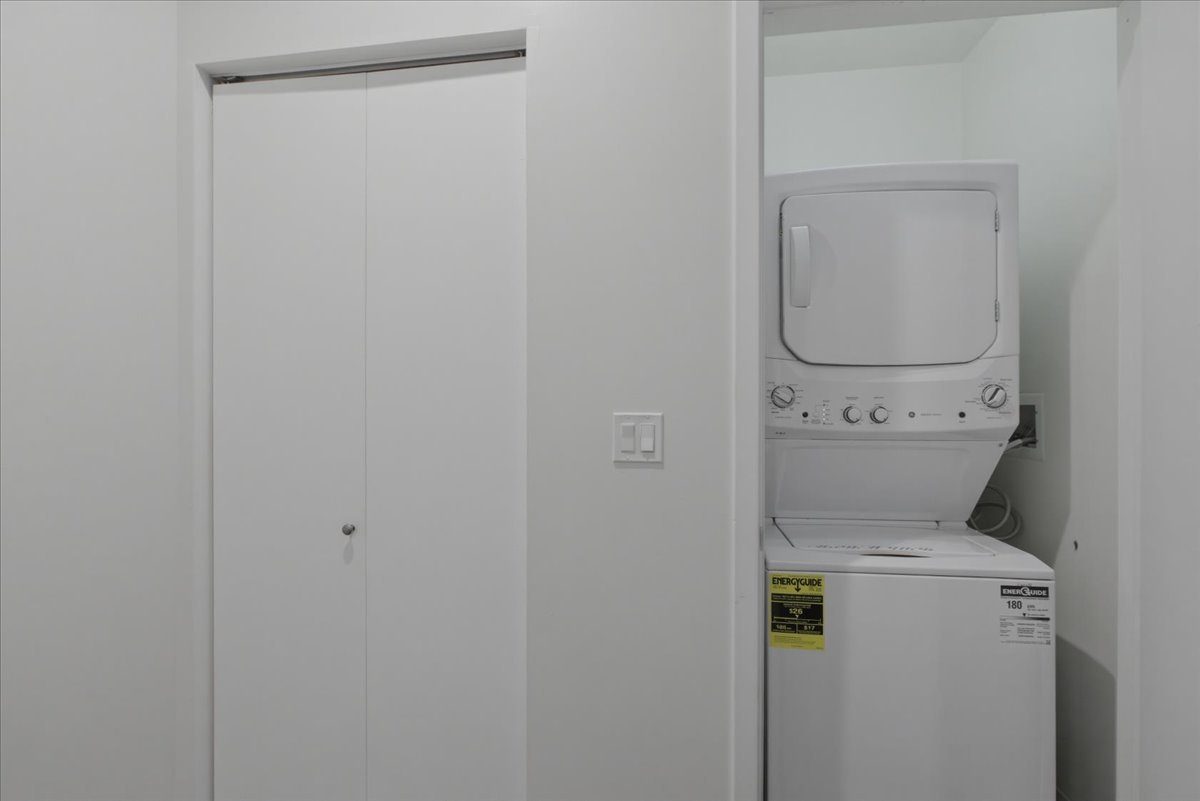 830 North Milwaukee Avenue, Unit 506 Chicago, IL 60642 - Photo 12 of 15 a utility room with dryer and washer