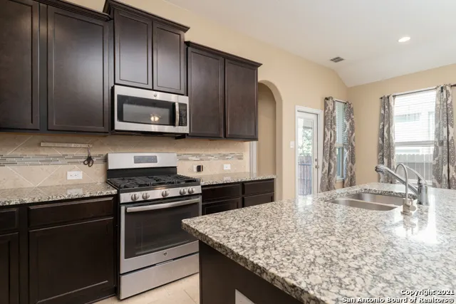 a view of livingroom with furniture