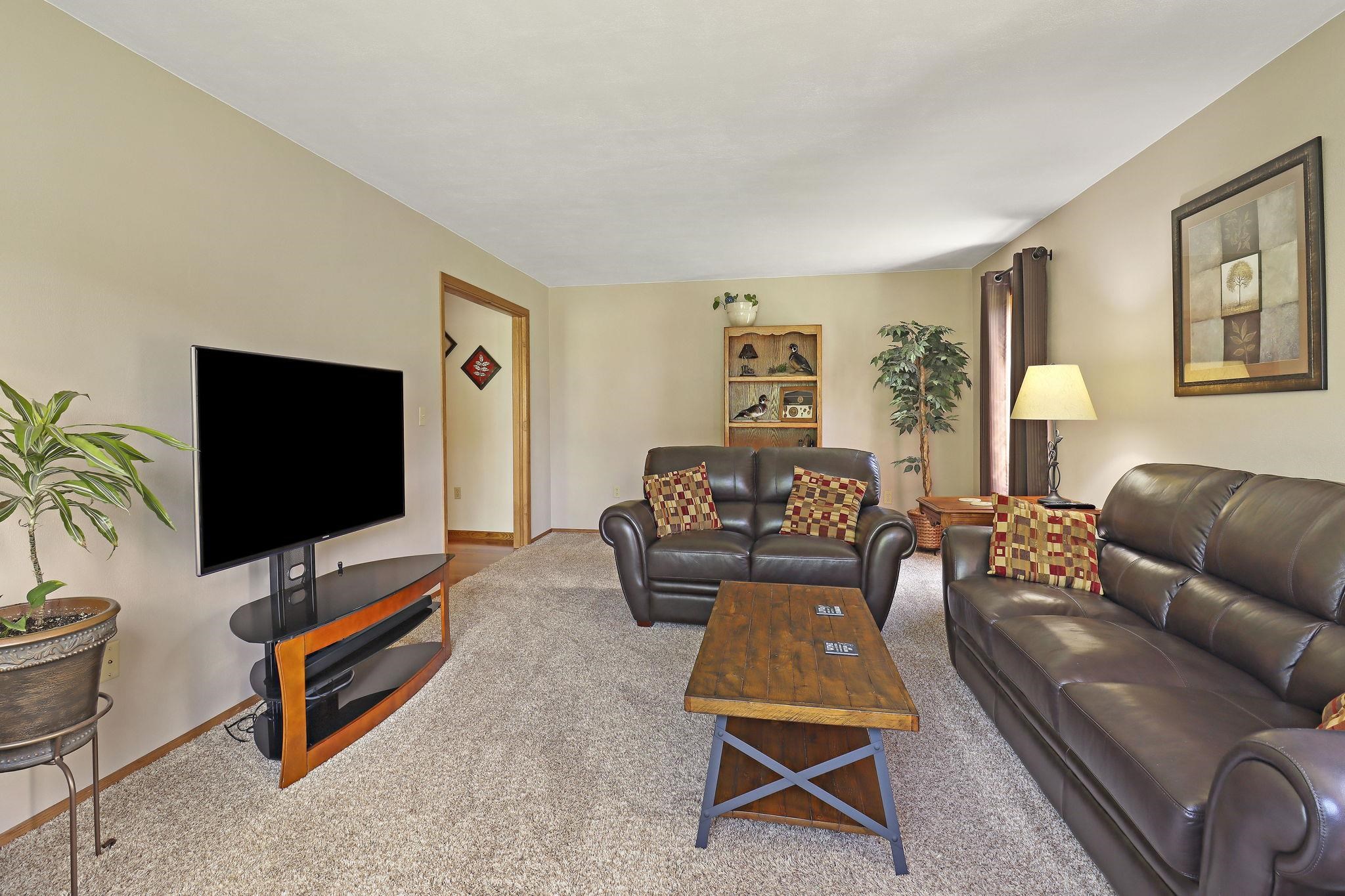 15314 Ives Grove Road Yorkville, WI 53182 - Photo 6 of 36