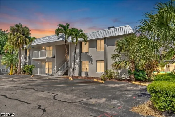 $1,475 | 1830 Maravilla Avenue, Unit 806, Fort Myers, FL 33901