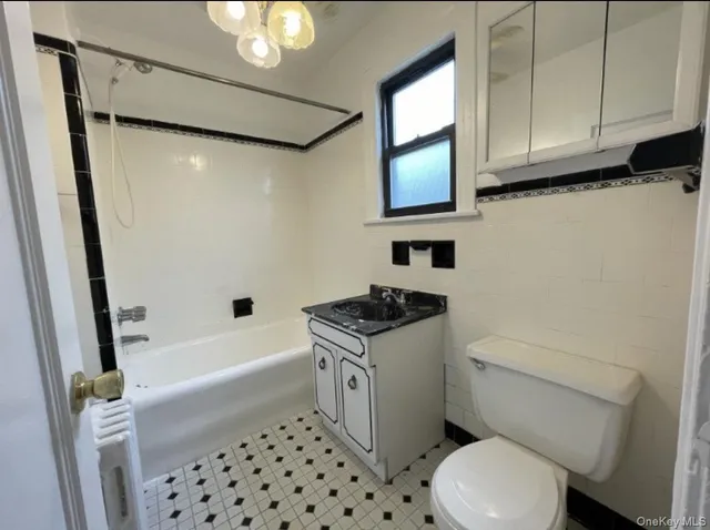 $1,090,000 | 204-10 42nd Avenue | Auburndale