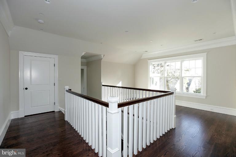 1450 Foxhall Road Northwest Washington, DC 20007 - Photo 11 of 29 Second floor family/lounge area