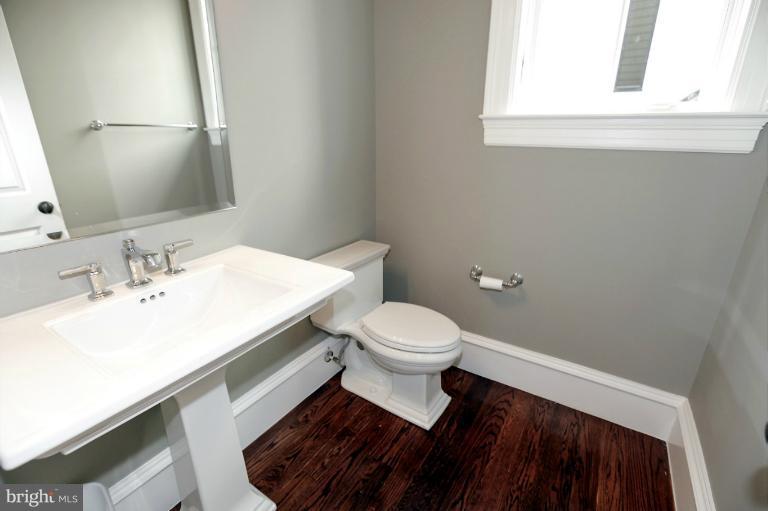 1450 Foxhall Road Northwest Washington, DC 20007 - Photo 13 of 29 Powder room