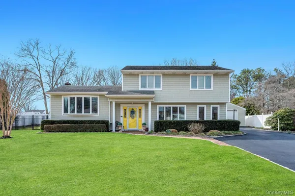 $849,999 | 68 Hill Drive, Bohemia, NY 11716