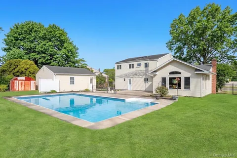 $849,999 | 68 Hill Drive, Bohemia, NY 11716