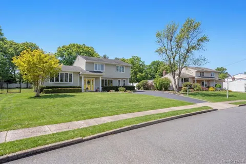 $849,999 | 68 Hill Drive, Bohemia, NY 11716