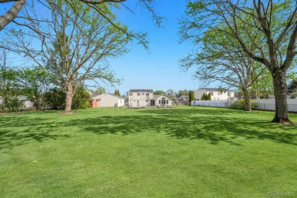 $849,999 | 68 Hill Drive, Bohemia, NY 11716