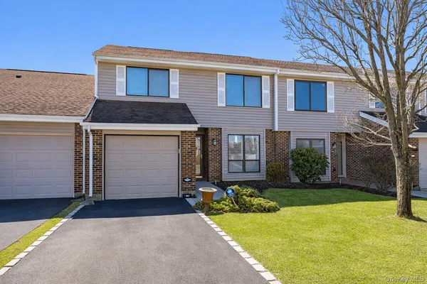 $699,888 | 240 Pond View Lane, Smithtown, NY 11787