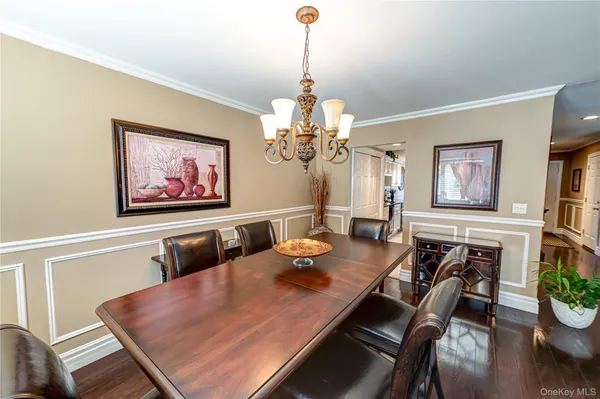 $699,888 | 240 Pond View Lane, Smithtown, NY 11787