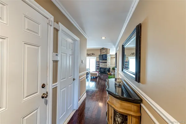 $699,888 | 240 Pond View Lane, Smithtown, NY 11787