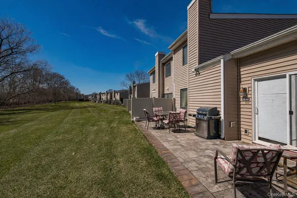 $699,888 | 240 Pond View Lane, Smithtown, NY 11787