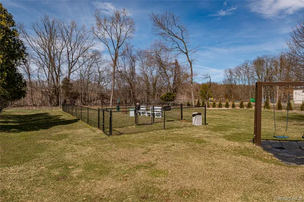 $699,888 | 240 Pond View Lane, Smithtown, NY 11787