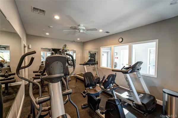 $699,888 | 240 Pond View Lane, Smithtown, NY 11787