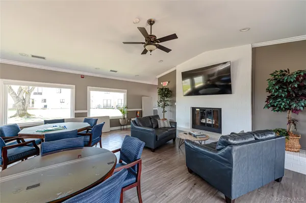 $699,888 | 240 Pond View Lane, Smithtown, NY 11787