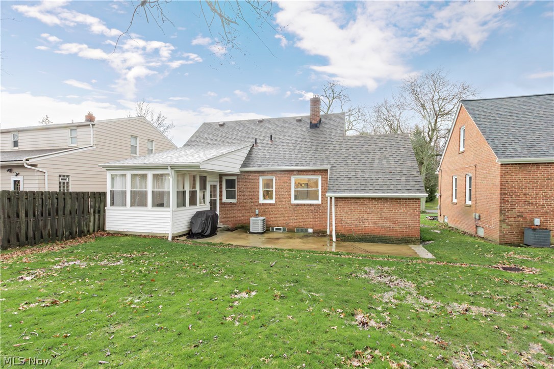 1608 Sunview Road Lyndhurst, OH 44124 - Photo 4 of 41 Gallery Image 4