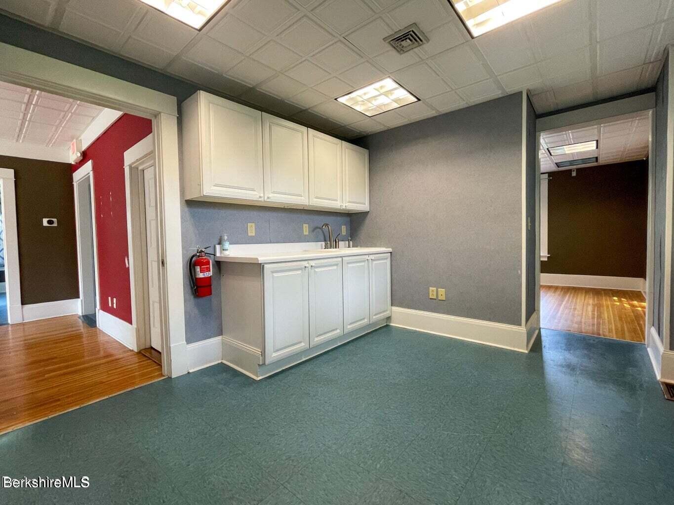 21 George Street Pittsfield, MA 01201 - Photo 13 of 24 20230731183522017479000000-o