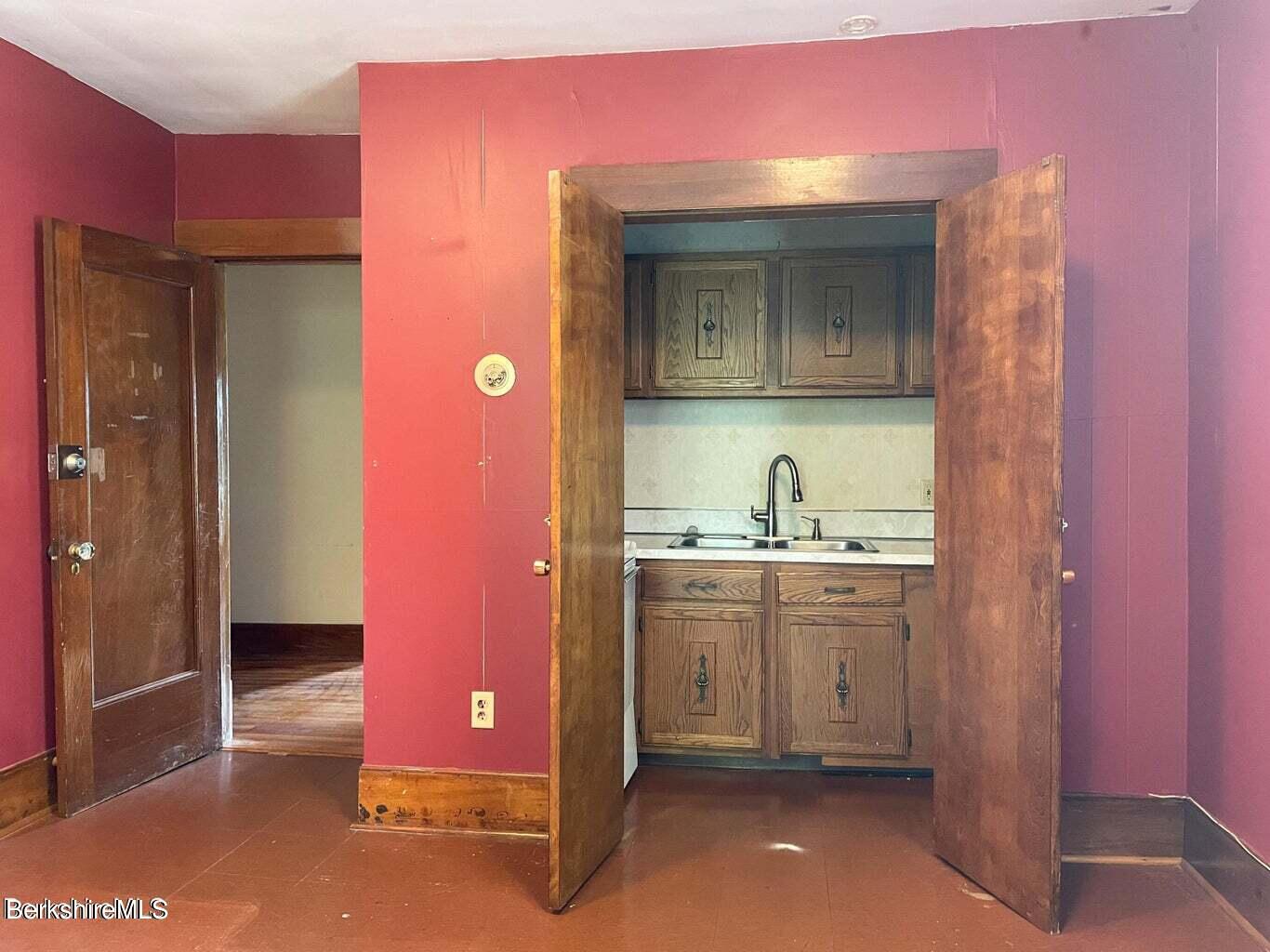 21 George Street Pittsfield, MA 01201 - Photo 16 of 24 20230731183627173094000000-o