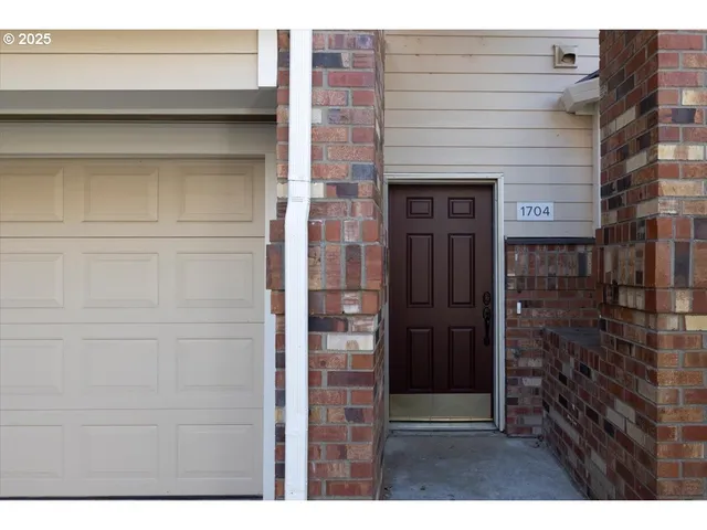 $375,000 | 1145 Northeast Horizon Loop, Unit 1704, Hillsboro, OR 97124