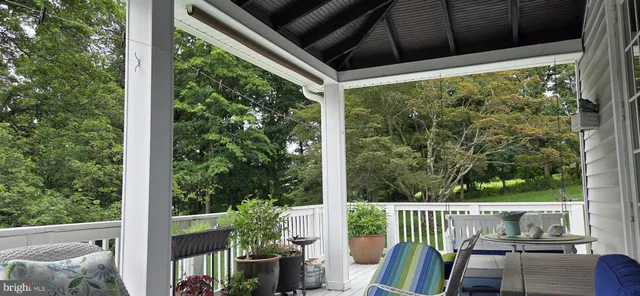 a view of an entryway with furniture