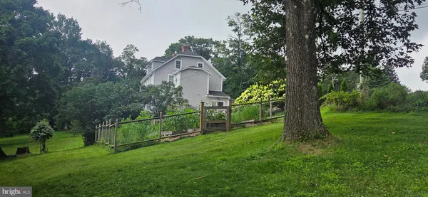 a view of a house with a backyard