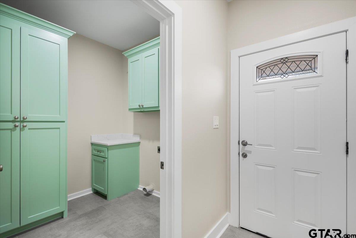 4123 County Road 1120 Tyler, TX 75704 - Photo 17 of 43 a view of hallway with closet