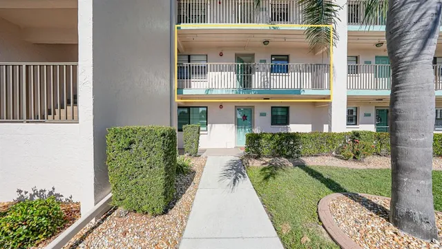 $169,399 | 175 Kings Highway, Unit B2, Punta Gorda, FL 33983