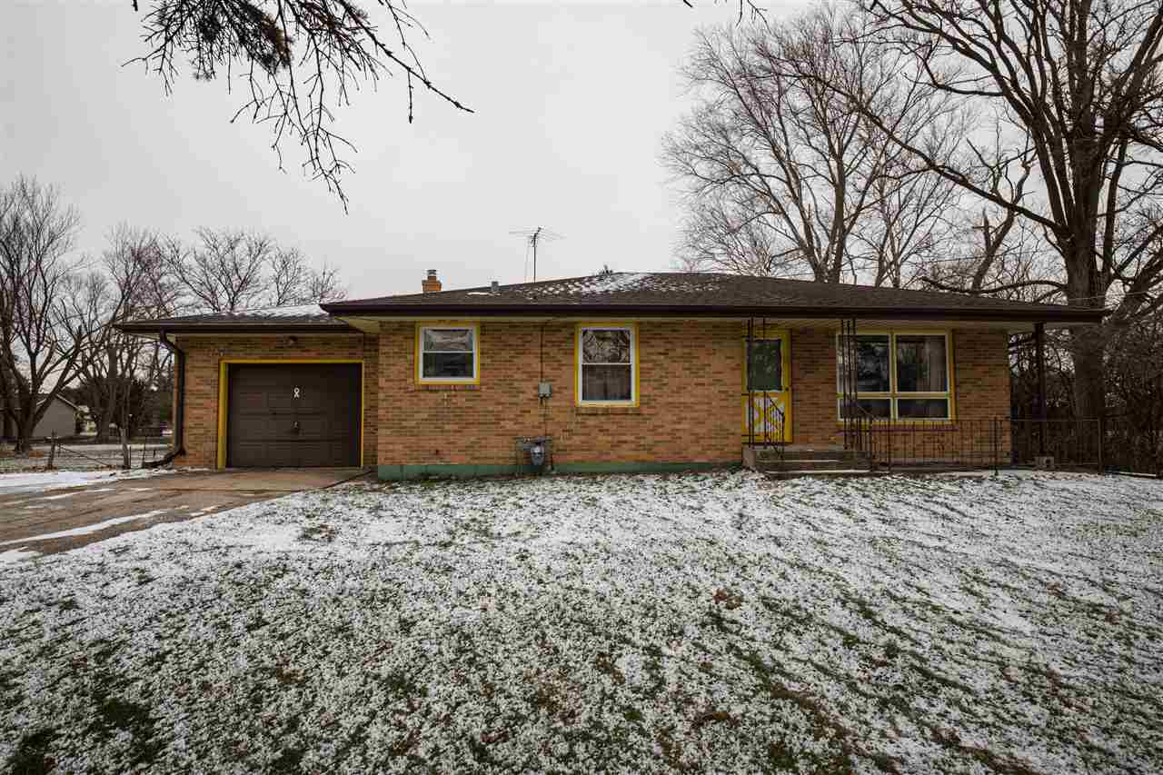 3077 Reid Farm Road Rockford, IL 61114 - Photo 1 of 27 a front view of a house with a garden