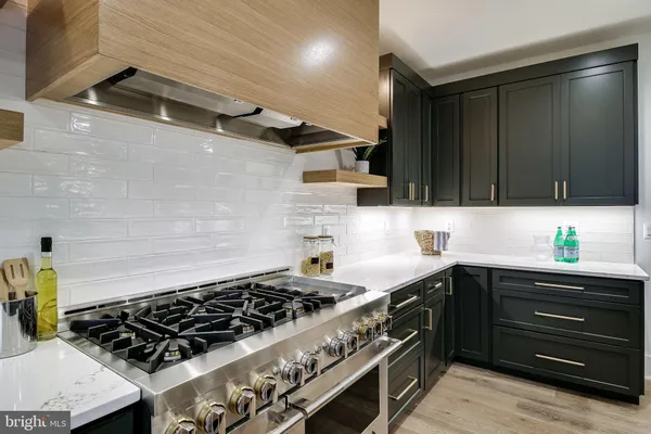 $2,925,000 | 930 Fairway Drive Northeast, Vienna, VA 22180