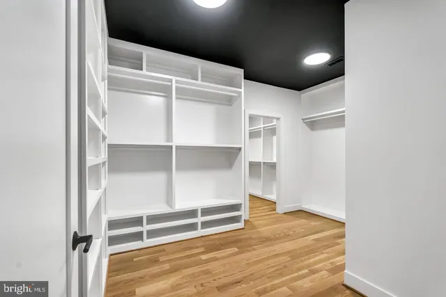 $2,900,000 | 930 Fairway Drive Northeast, Vienna, VA 22180