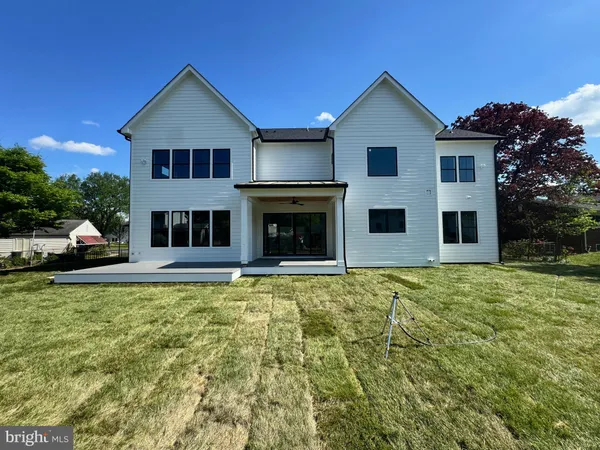 $2,925,000 | 930 Fairway Drive Northeast, Vienna, VA 22180