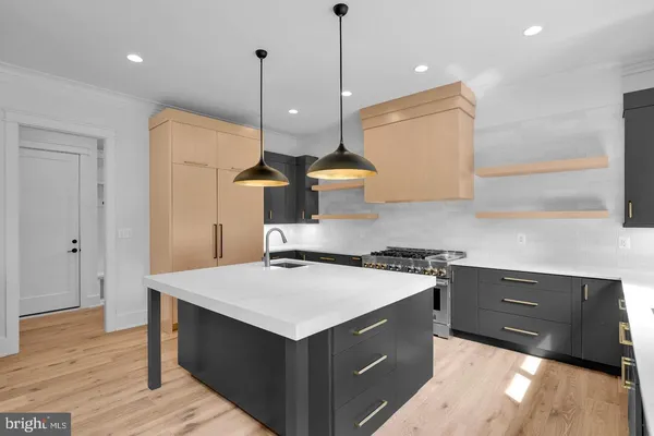$2,925,000 | 930 Fairway Drive Northeast, Vienna, VA 22180
