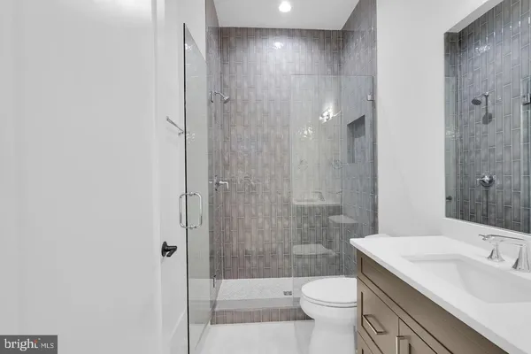 $2,925,000 | 930 Fairway Drive Northeast, Vienna, VA 22180