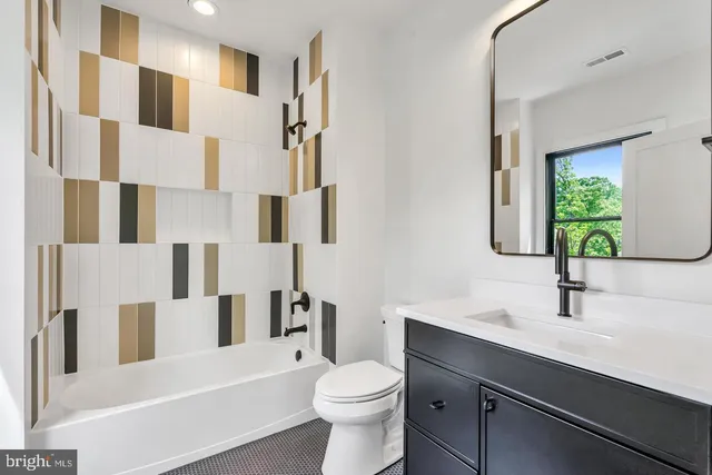 $2,900,000 | 930 Fairway Drive Northeast, Vienna, VA 22180